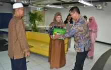 Bingkisan Lebaran Untuk Warga Sekitar Gedung Ratu Prabu 2