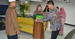 Lebaran Gifts For Residents Around RatuPrabu Building 2